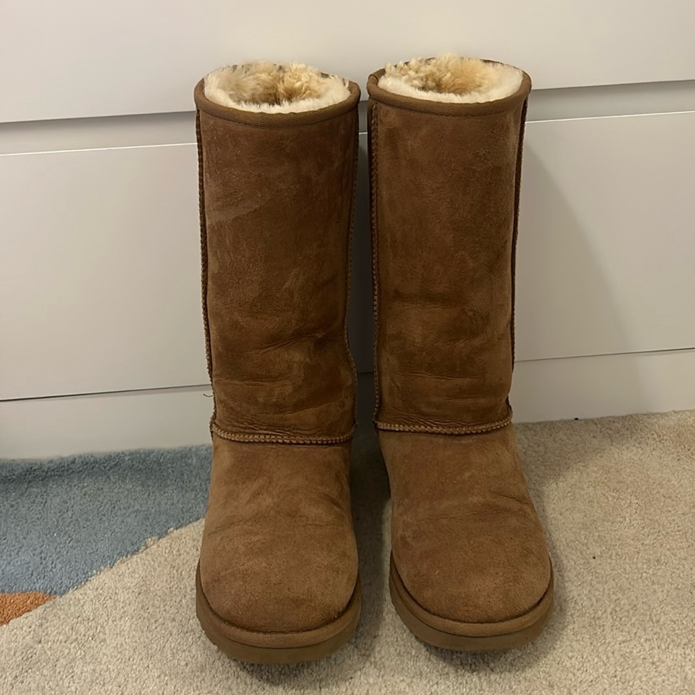 UGG Classic Chestnut Tall Boots Size 7 Lightly Worn